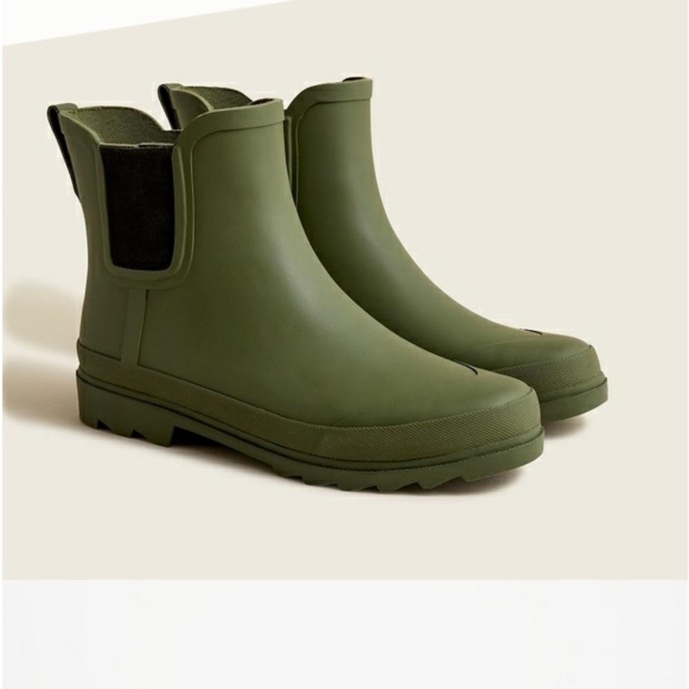 J. Crew short lugsole rain boot green size 11 EUC